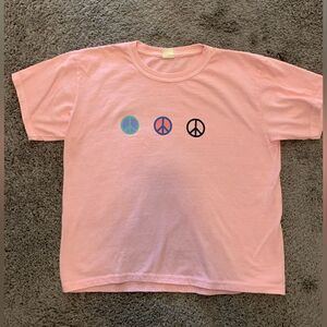 Urban Outfitters tee shirt.  Peace signs.  Size: L.  Slight crop.